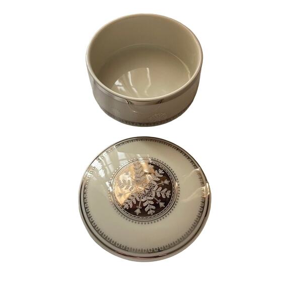 Mikasa Fine China Round Covered Snowflake Trinket Bowl Box New in Box - Picture 2 of 8